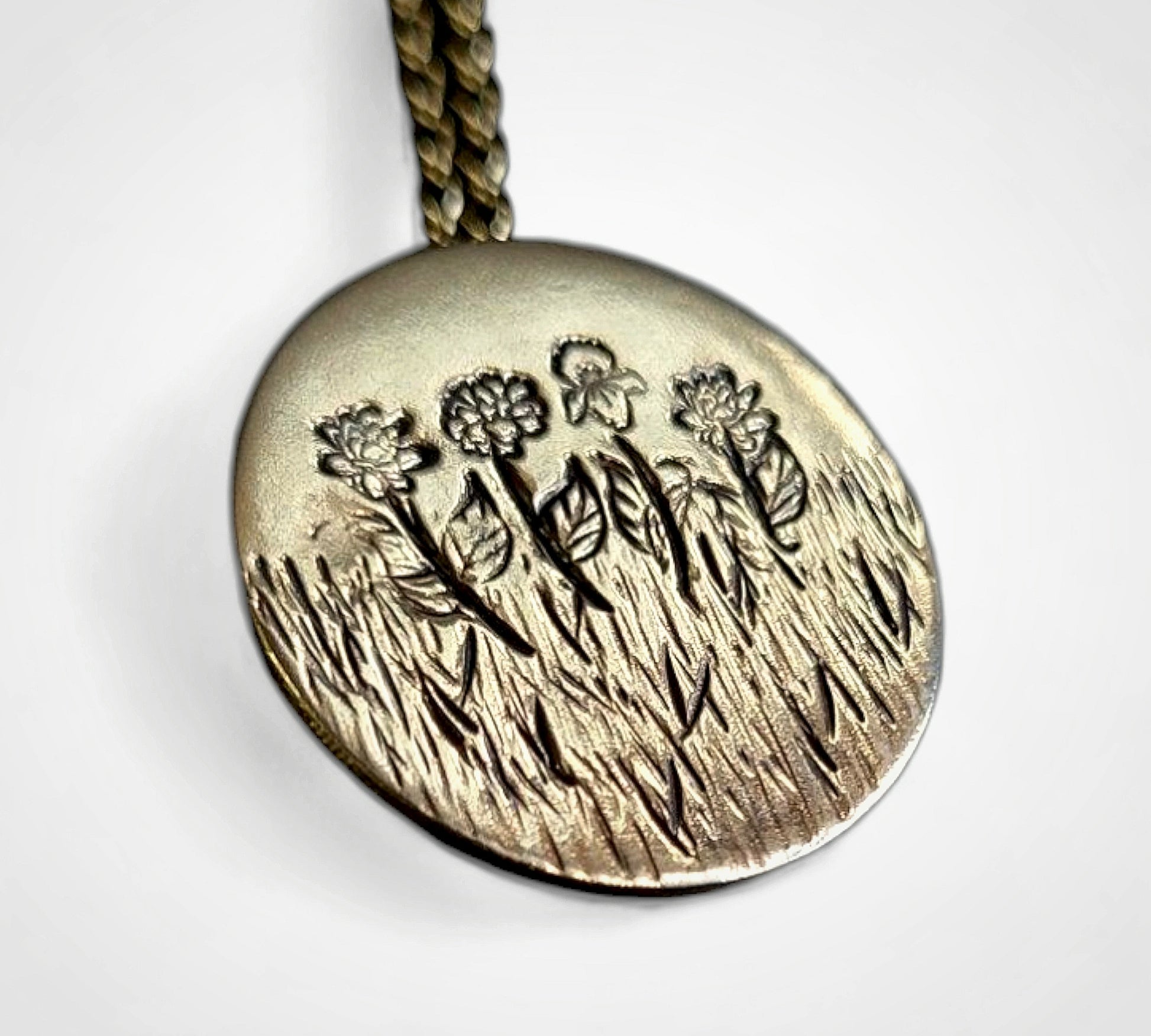 Personalized birth flower necklace in 14K Gold.