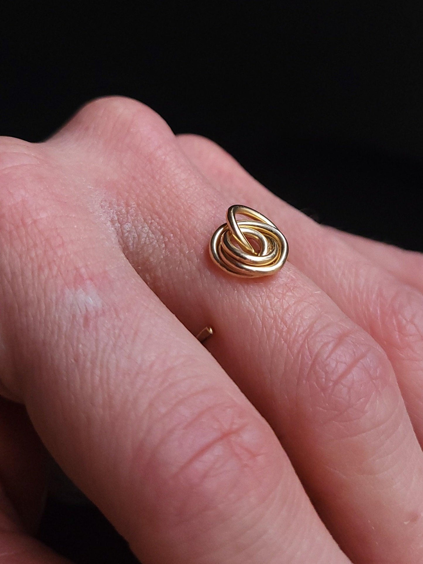 Winding Knot Ring for practicing mindfulness and optimism