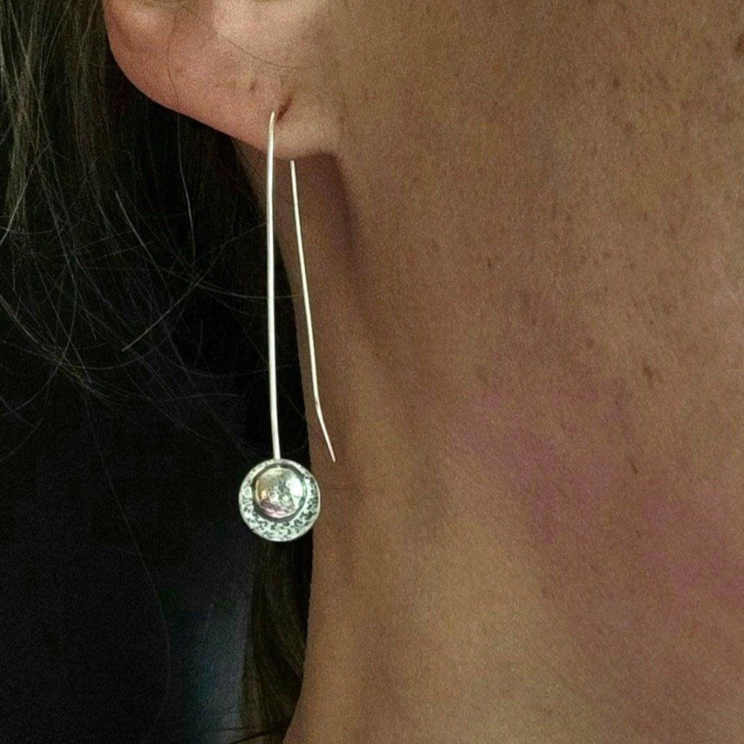 These silver moon drop earrings remind you to reflect on your prior successes to overcome present challenges.